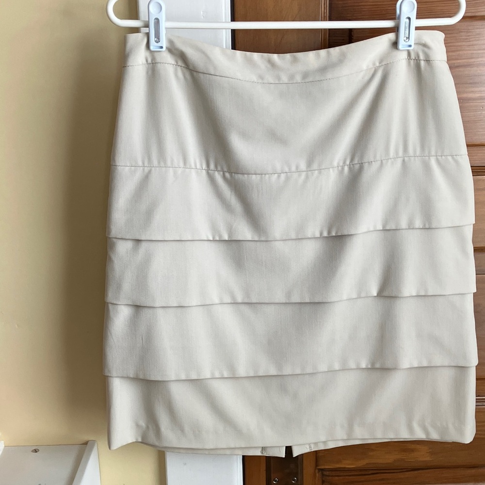Larry Levine Cream Tiered Pencil Skirt